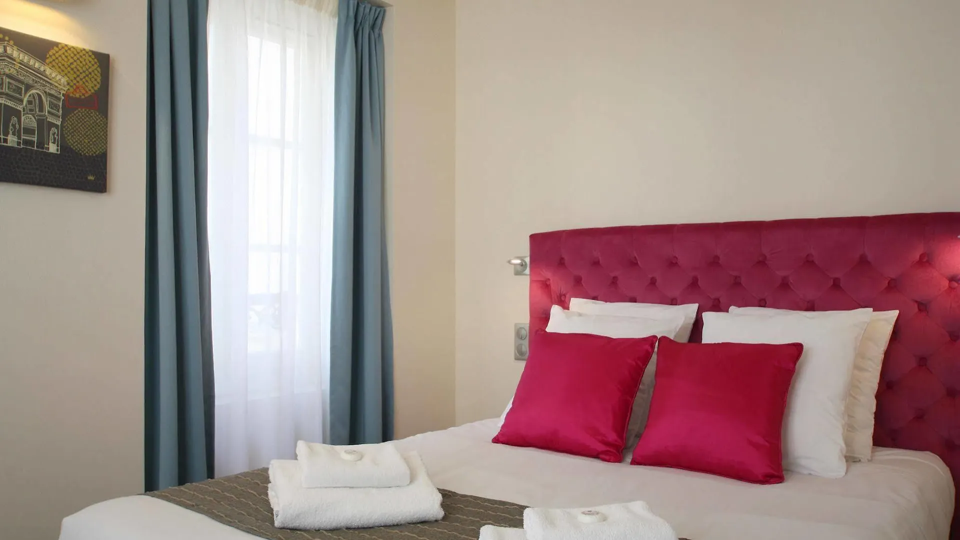 Apartment Centre - At Paris
